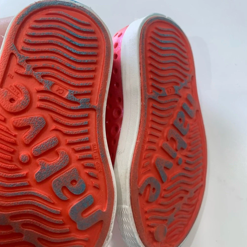 Native Jefferson Lightweight Kids Shoes in Pink C4 baby water slip on beach